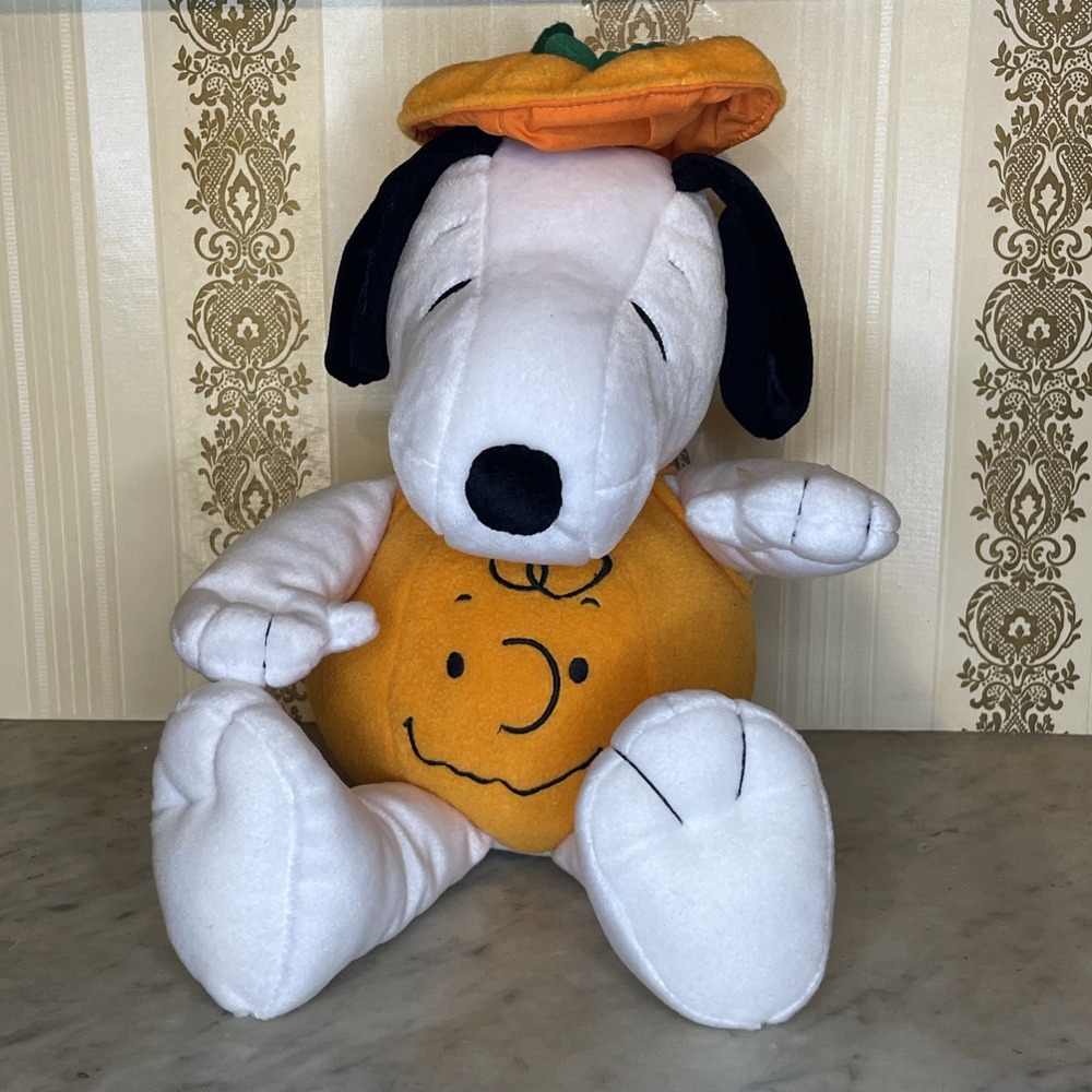 Hallmark Snoopy Pumpkin Plush Halloween Orange Peanuts  15" Beagle Charlie Brown